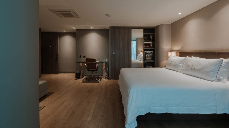 binn-hotel-junior-suite-deluxe-cityview