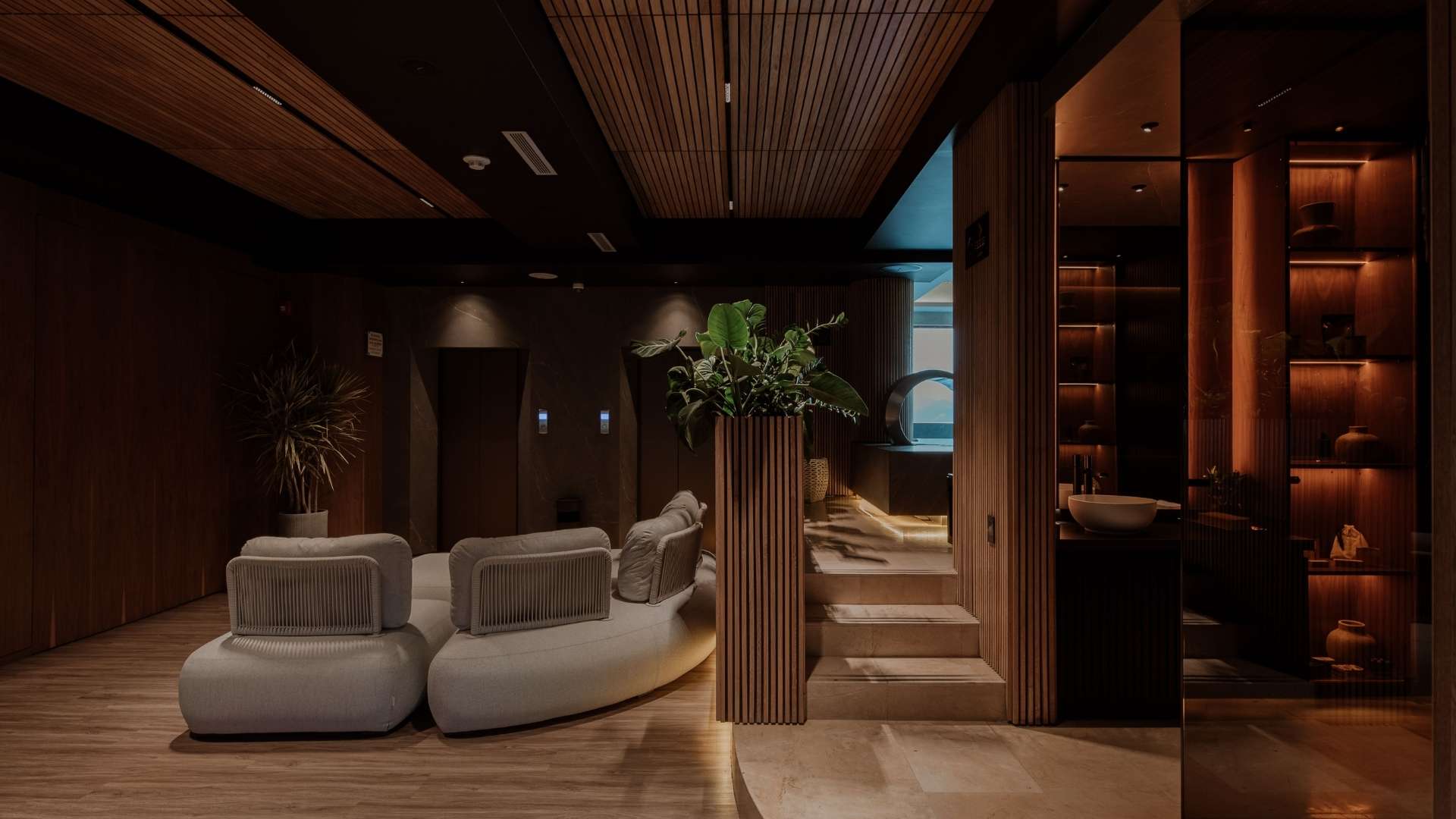 Wooden walls and a large potted plant, located in BINN boutique hotel in Medellín