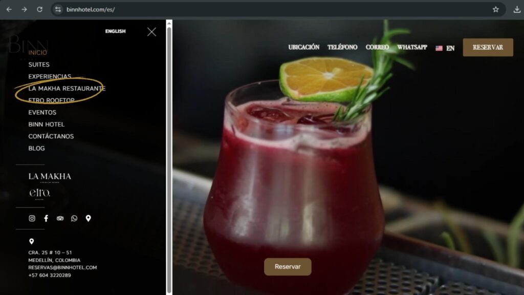 Captura de pantalla de un sitio web que muestra una bebida y la opción de reservas online.
