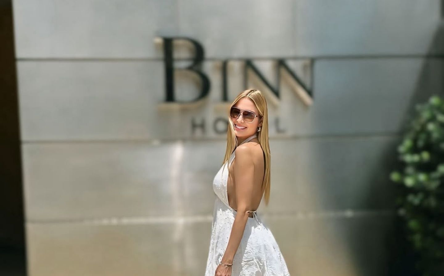 Fachada del Binn Hotel, destacado entre los hoteles de lujo en Medellín por su arquitectura sustentable.