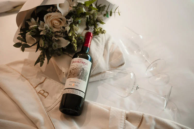 binn-escapada-romantica-vino-flores.