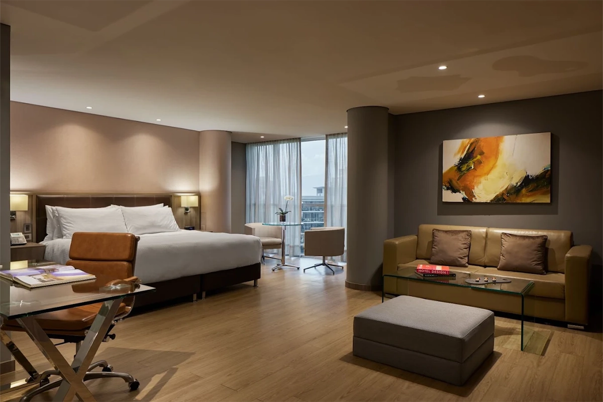 Junior Suite Deluxe de Binn Hotel con sala de estar y vista a la montaña