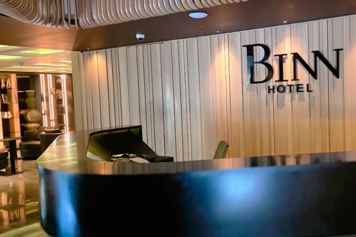 Recepción de BINN Hotel, hotel boutique de lujo en El Poblado, Medellín.