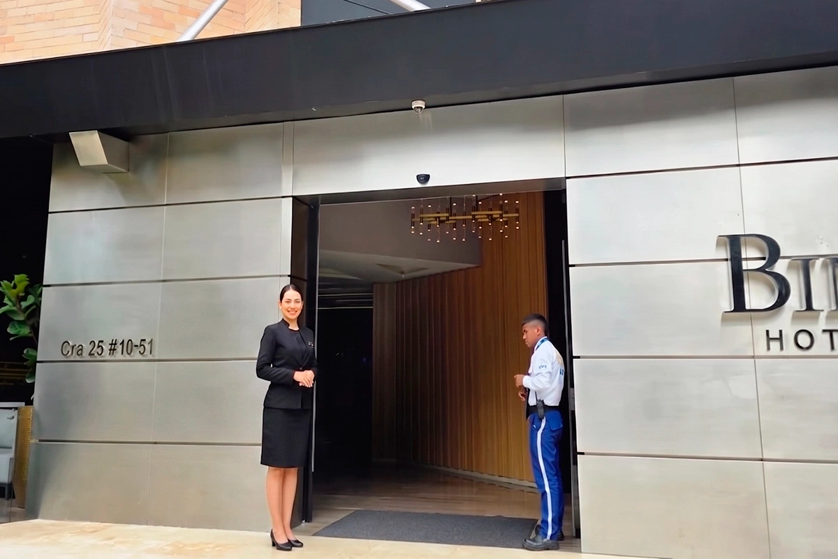 Concierge and security staff at the entrance of Binn Hotel, El Poblado