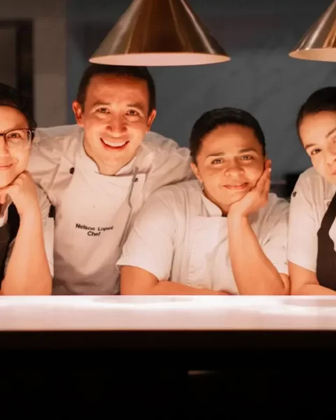 Chef Nelson López y equipo de cocina de La Makha, fine dining en Medellín