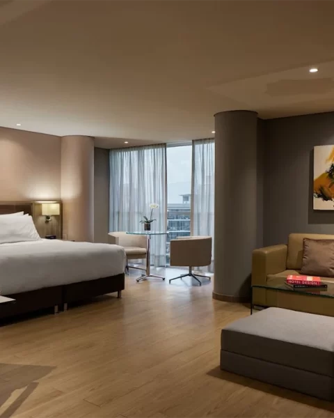 Junior Suite Deluxe de Binn Hotel con sala de estar y vista a la montaña